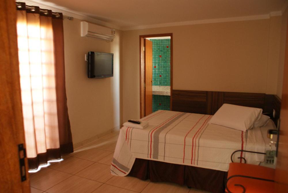 Colorado Plaza Hotel Rio Verde Extérieur photo